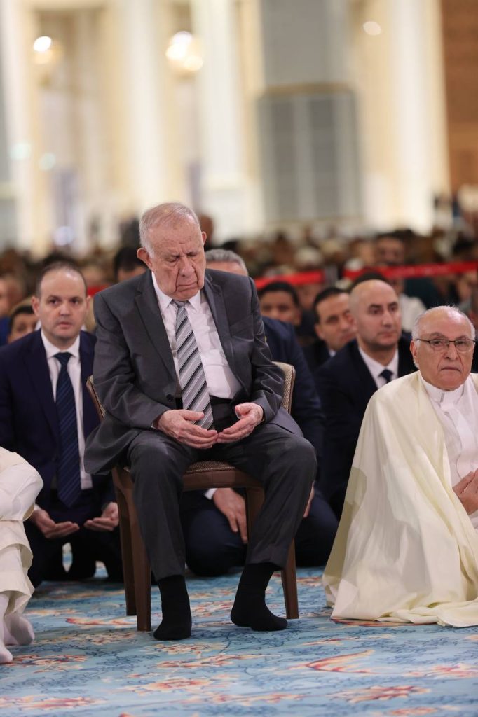 الرئيس تبون يؤدي صلاة عيد الفطر المبارك بجامع الجزائر