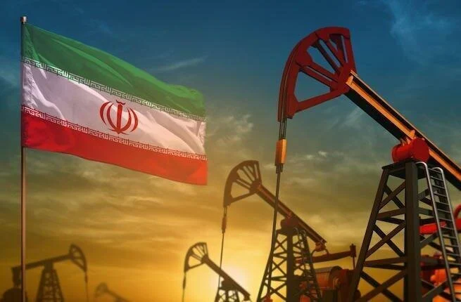 ترامب يلوّح بخيار السيطرة على النفط الإيراني