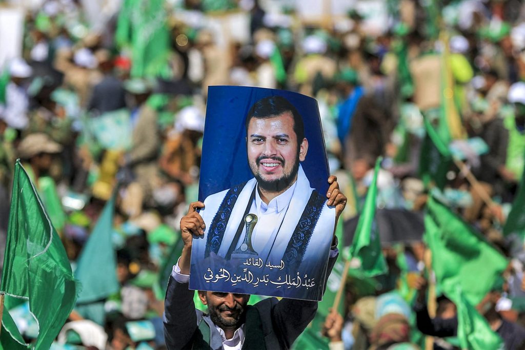 الحوثيون يلوّحون بالتدخل العسكري دعماً لإيران