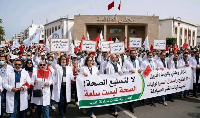 صيادلة المغرب يهددون بإضراب عام ..سياسات المخزن تدفع القطاع نحو الانفجار