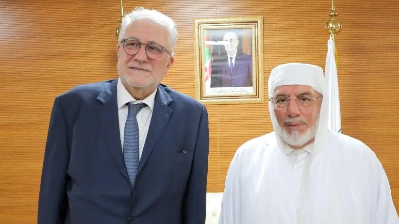 عميد جامع الجزائر يستقبل عميد مسجد باريس لبحث سبل التعاون المشترك