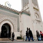 وسم “الحلال” في فرنسا.. حملة قذرة ضد مسجد باريس والجزائر !