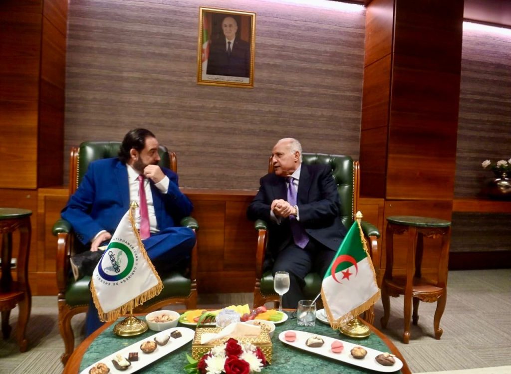 سبل تعزيز التعاون الطاقوي.. محور محادثات عطاف والأمين التنفيذي لمنظمة الطاقة لأمريكا اللاتينية والكاريبي