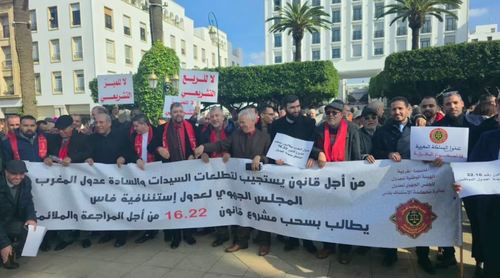 الموثقون في المغرب يرفعون سقف الاحتجاج.. توقف مفتوح في مواجهة الحكومة