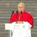 من طائرته المتوجهة إلى الجزائر… بابا ليو يجدد رفضه للحروب