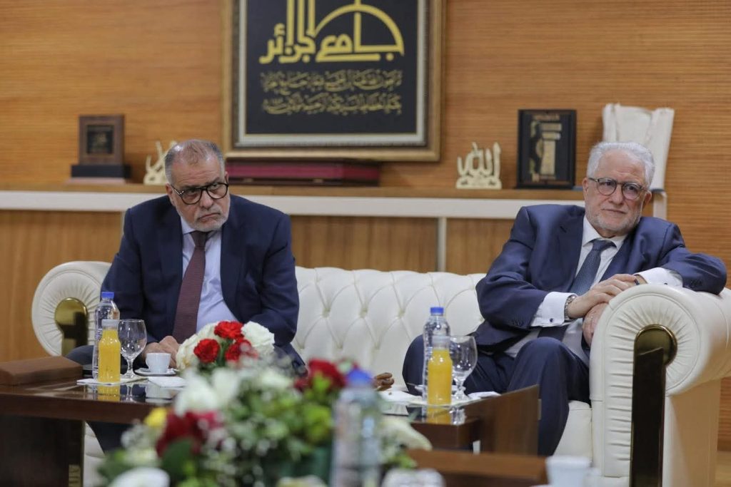 عميد جامع الجزائر يستقبل عميد مسجد باريس لبحث سبل التعاون المشترك