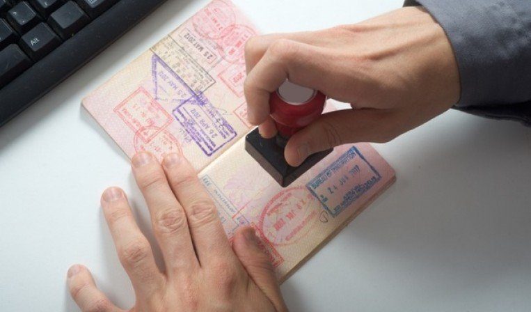 الإمارات تفرض شهادة حسن السيرة لاستصدار تأشيرات مواطني 16 دولة من بينها الجزائر
