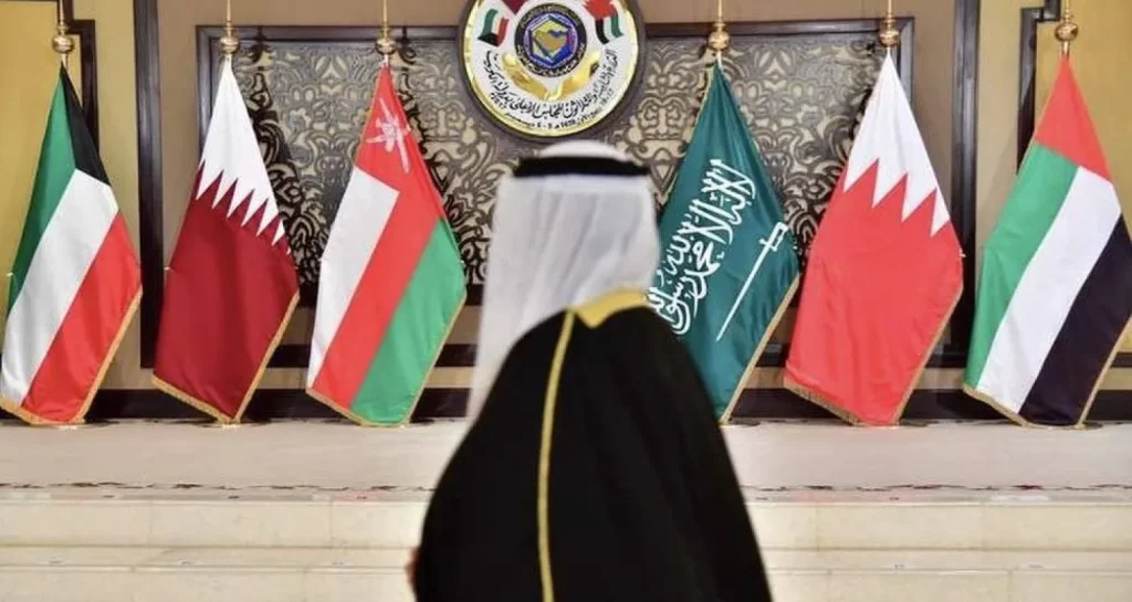 لأول مرة منذ بداية الحرب.. تهديد إيراني مباشر لدول الخليج!