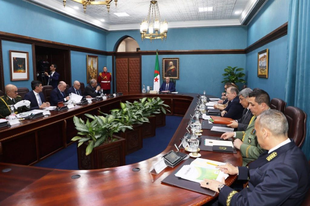 الرئيس تبون يترأس اجتماع عمل خُصّص للوقوف على آخر اللمسات تحسبا لزيارة بابا الفاتيكان إلى الجزائر