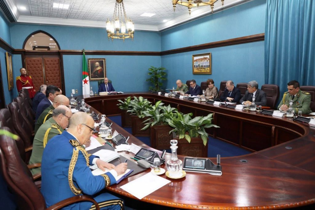 الرئيس تبون يترأس اجتماع عمل خُصّص للوقوف على آخر اللمسات تحسبا لزيارة بابا الفاتيكان إلى الجزائر