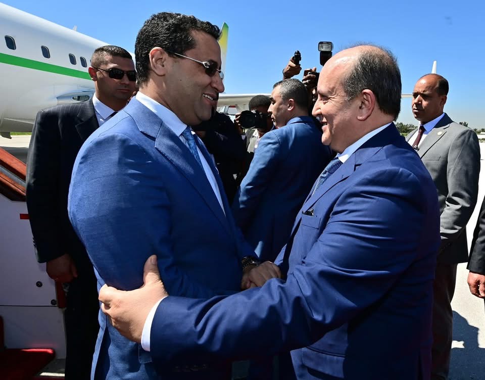 الوزير الأول الموريتاني يحل بالجزائر