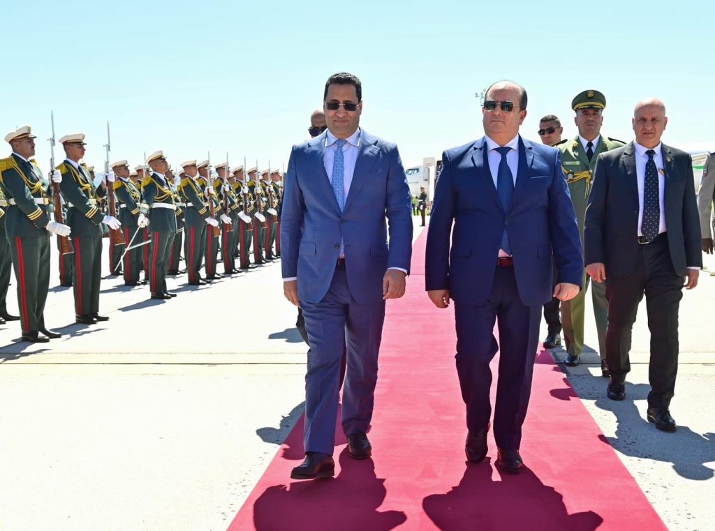 الوزير الأول الموريتاني يحل بالجزائر