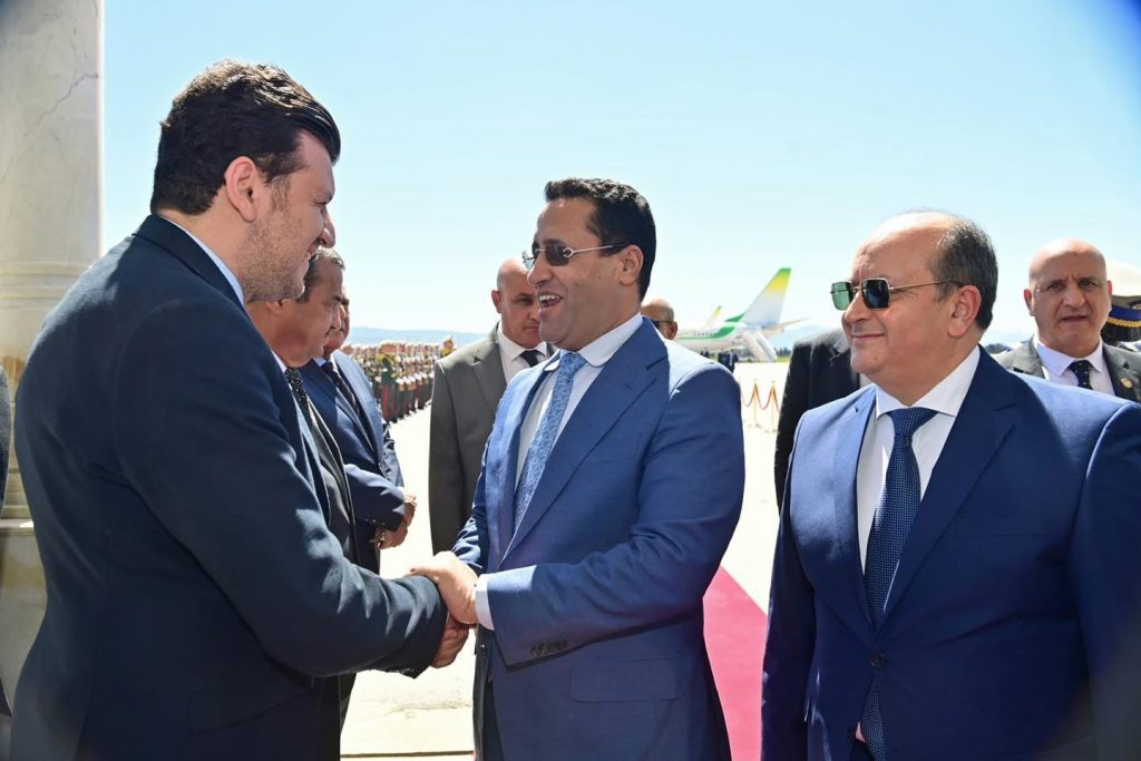 الوزير الأول الموريتاني يحل بالجزائر