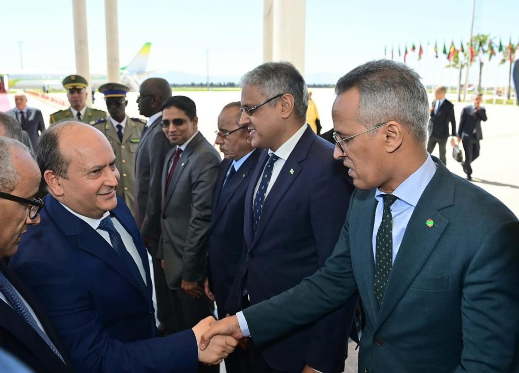 الوزير الأول الموريتاني يحل بالجزائر
