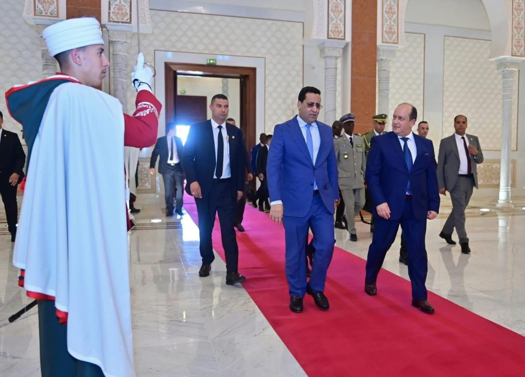 الوزير الأول الموريتاني يحل بالجزائر