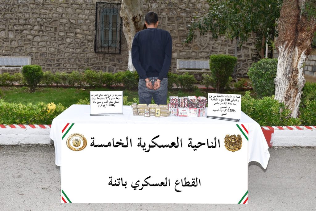 الجيش الجزائري يوقف 36 بارون مخدرات ويحجز 4 قناطير كيف مغربي