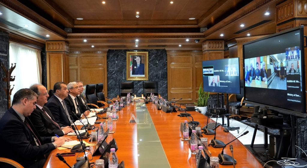 الجزائر تبحث تموين الأردن بالنفط والغاز