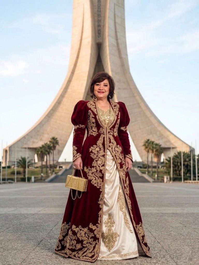 من مقام الشهيد.. الفنانة المصرية عايدة رياض تشيد بأصالة القفطان الجزائري