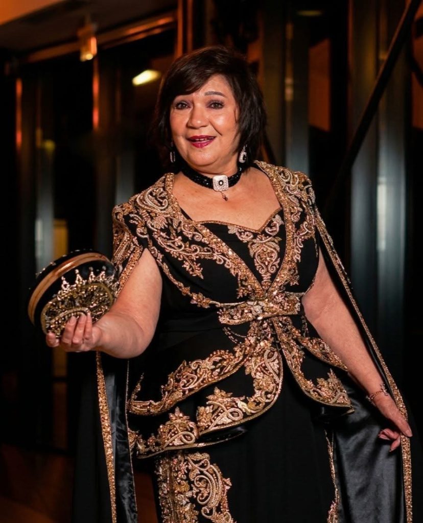 من مقام الشهيد.. الفنانة المصرية عايدة رياض تشيد بأصالة القفطان الجزائري