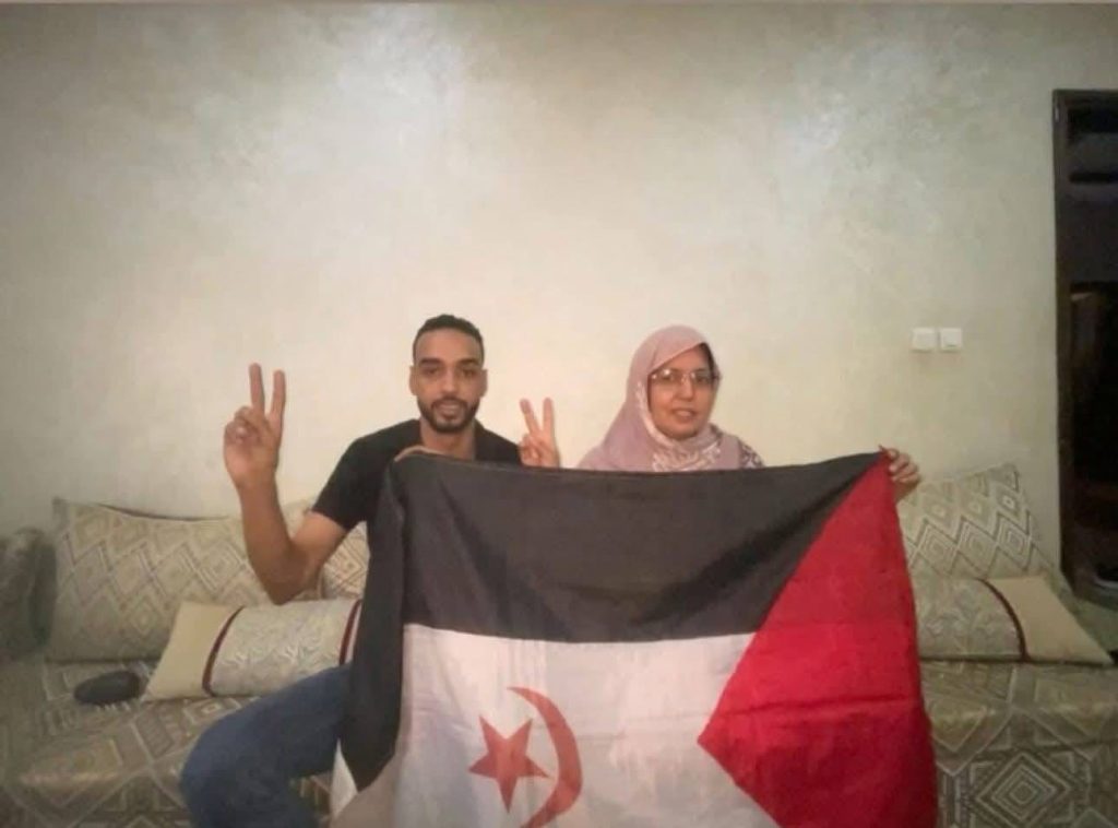 تعذيب وترحيل قسري.. المناضلة الصحراوية “الواعرة خيا” تروي تفاصيل صادمة عن اعتقالها من قبل الاحتلال المغربي