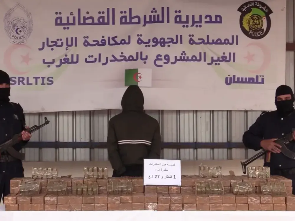 الأمن الجزائري يحجز قنطار كيف قادم من المغرب