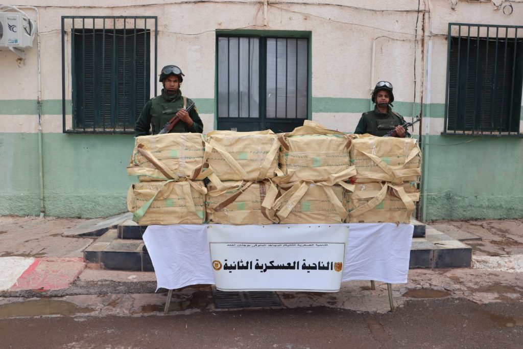 الجيش الجزائري يتصدى لمحاولة إغراق البلاد بـ5 قناطير كيف مغربي!