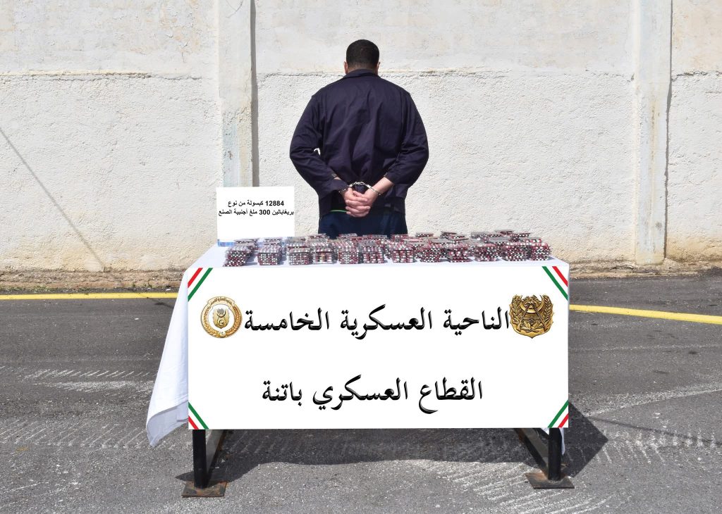 الجيش الجزائري يوقف 44 تاجر مخدرات ويحجز قنطاري كيف مغربي