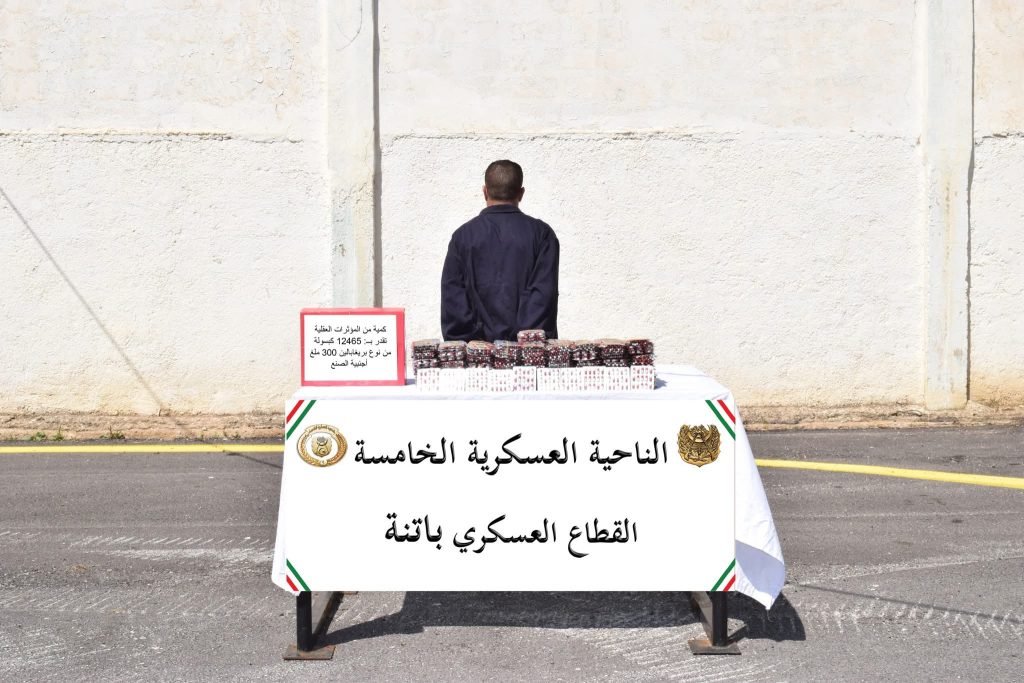 الجيش الجزائري يوقف 44 تاجر مخدرات ويحجز قنطاري كيف مغربي