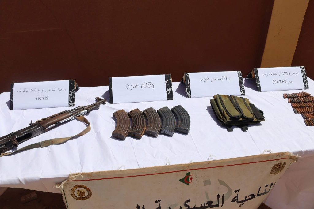 الجيش الجزائري يوقف 44 تاجر مخدرات ويحجز قنطاري كيف مغربي