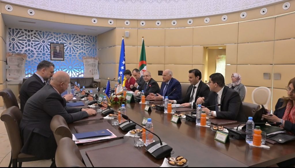 الجزائر والبوسنة والهرسك تبحثان تعزيز الشراكة الثنائية وتوسيع مجالات التعاون