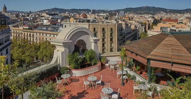 الجزائر تعرض فندق El Palace الفاخر ببرشلونة للبيع في صفقة تتجاوز 100 مليون يورو