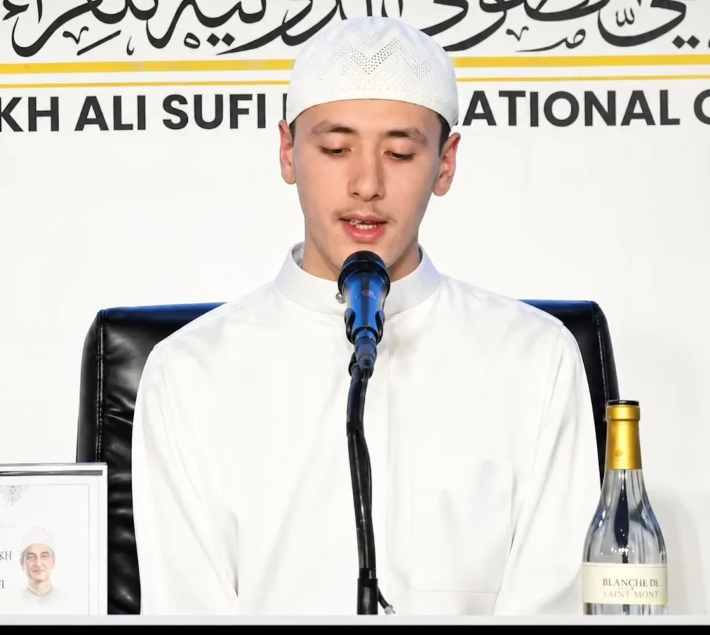 القارئ الجزائري محمد صلاح الدين رمال يتوج بالمرتبة الأولى في مسابقة القرآن الكريم بدكار