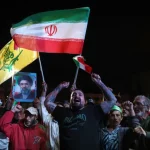 احتفالات شعبية في طهران عقب إعلان وقف إطلاق النار المؤقت