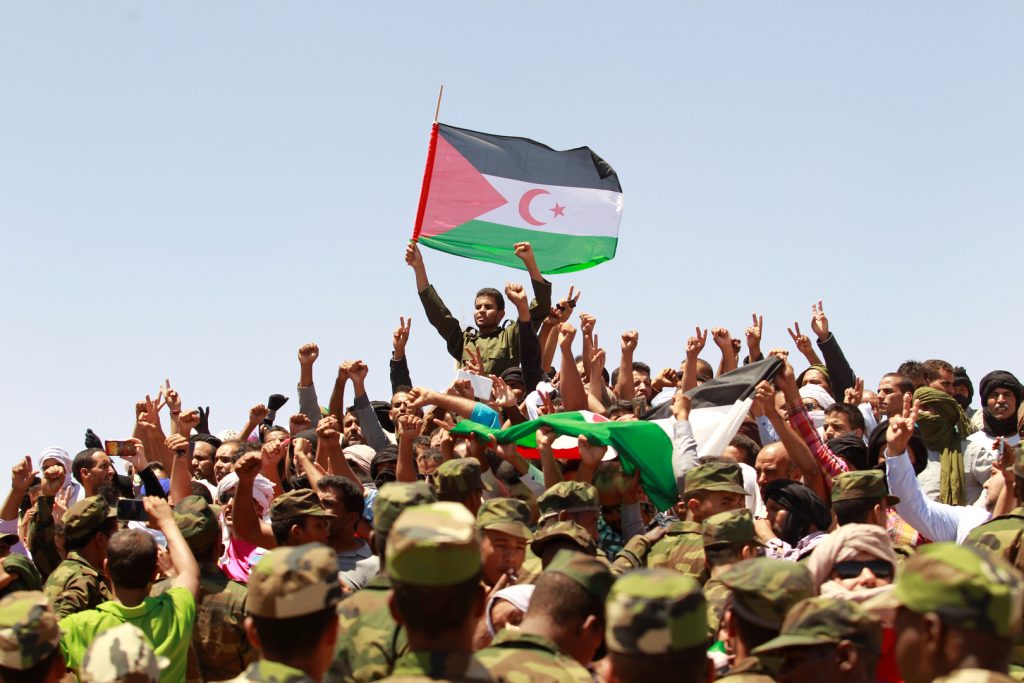 حكومة سانشيز متهمة بالتواطؤ.. المغرب يستهدف الصحراويين بمسيّرات إسرائيلية