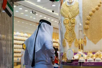 الإمارات عرابة الفوضى في إفريقيا.. تقارير دولية تكشف مخططات تمويل الميليشيات وتفكيك الدول