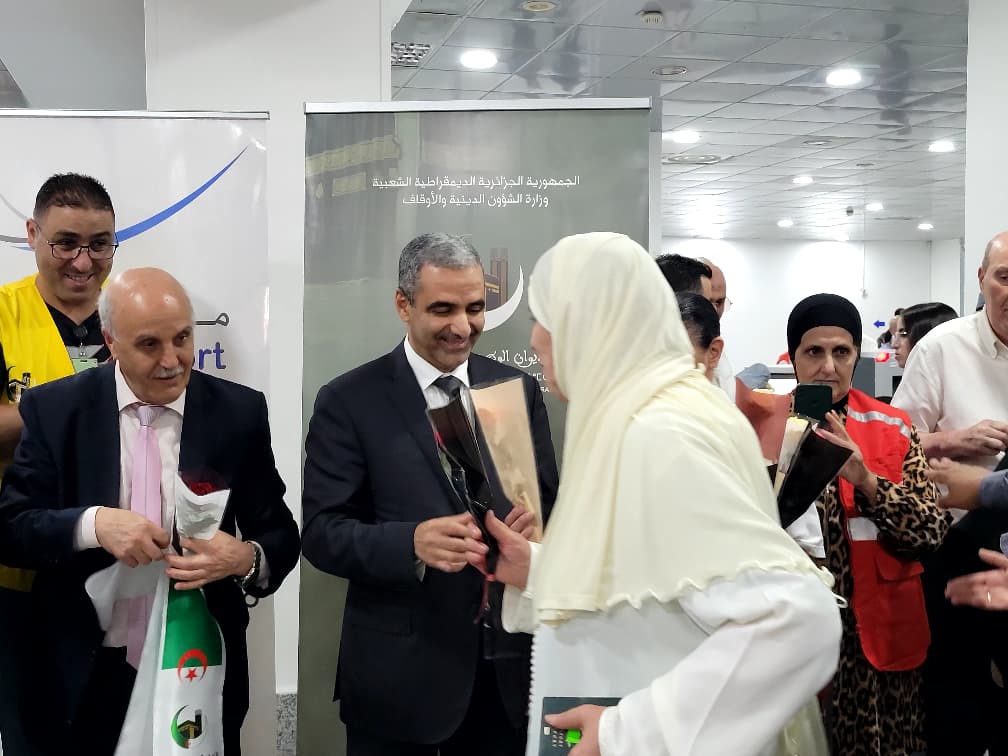 الجزائر تستقبل أول فوج من حجاجها العائدين من البقاع المقدسة
