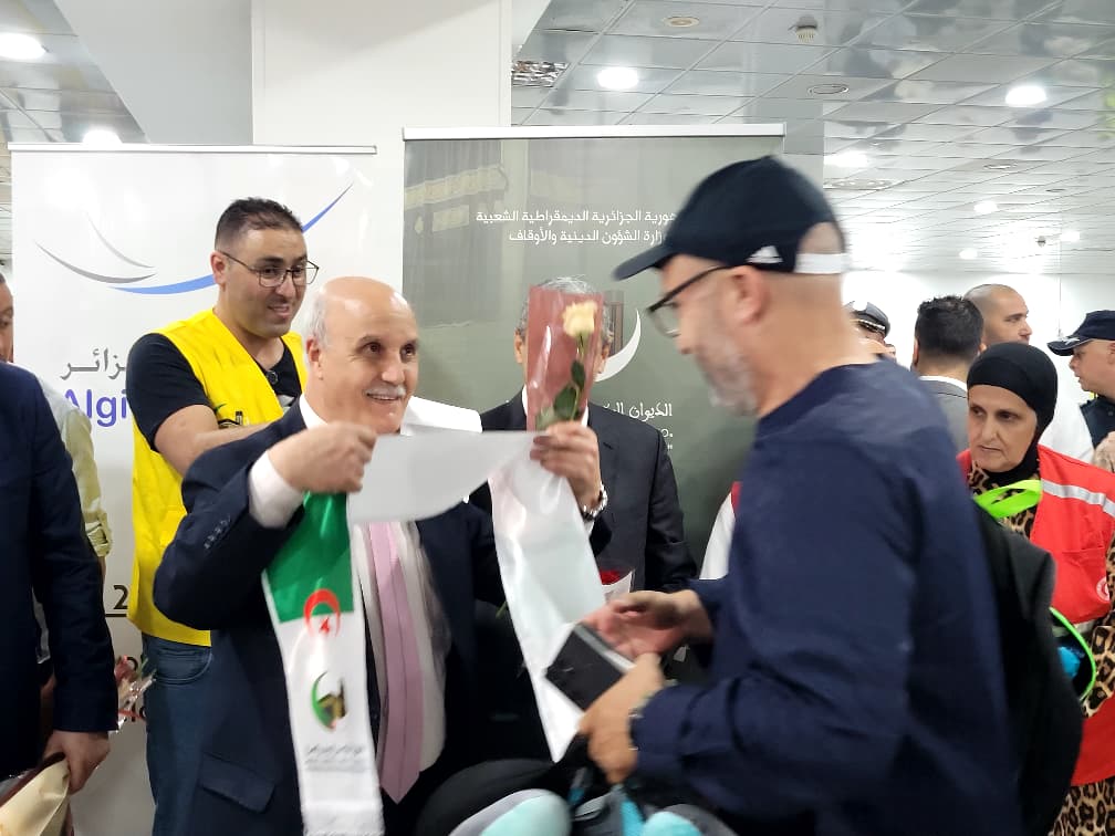 الجزائر تستقبل أول فوج من حجاجها العائدين من البقاع المقدسة