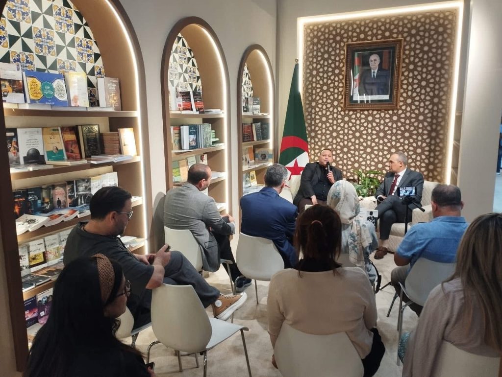 الجزائر تسجل حضورا متميزا بمعرض الدوحة الدولي للكتاب بقطر .