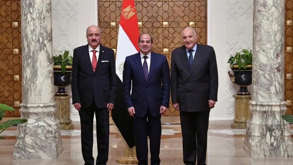 وزراء خارجية الجزائر ومصر وتونس يؤكدون ضرورة إنهاء الانقسام في ليبيا وإجراء الانتخابات