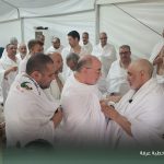 وزير الشؤون الدينية الجزائري يتفقد  أحوال الحجاج الجزائريين ويتبادل التهاني معهم