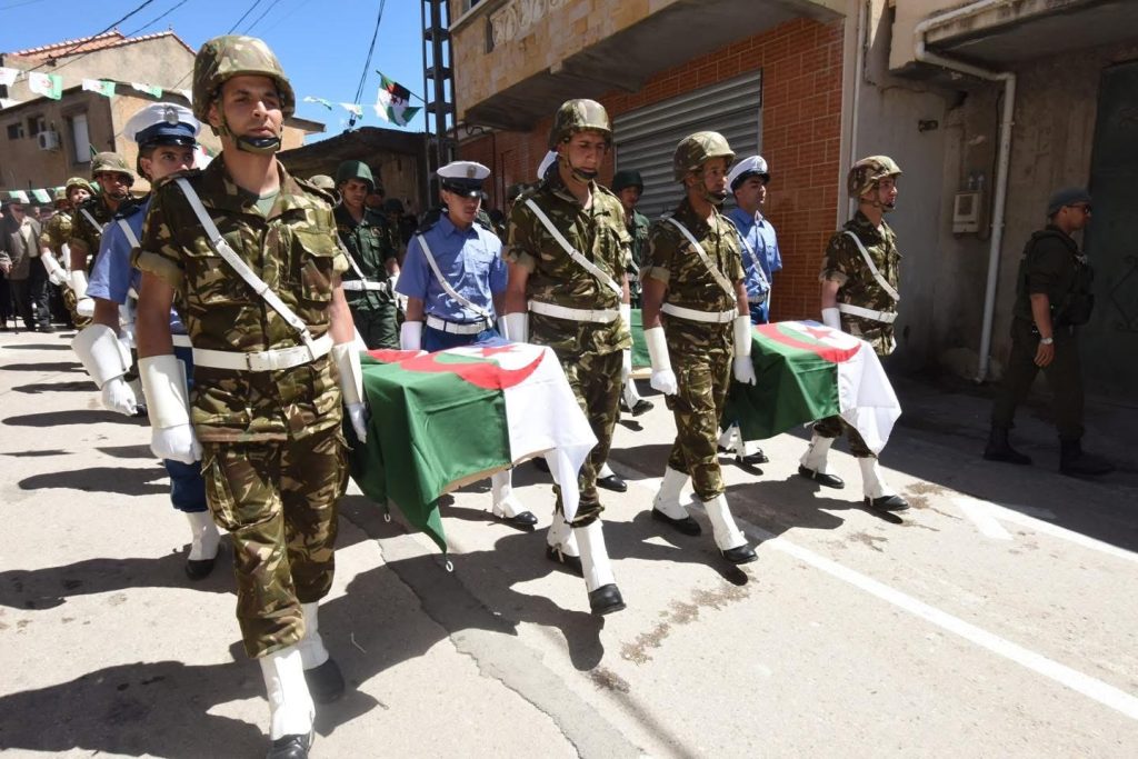 مراسم إعادة دفن رفات 14 شهيدا بتيزي وزو