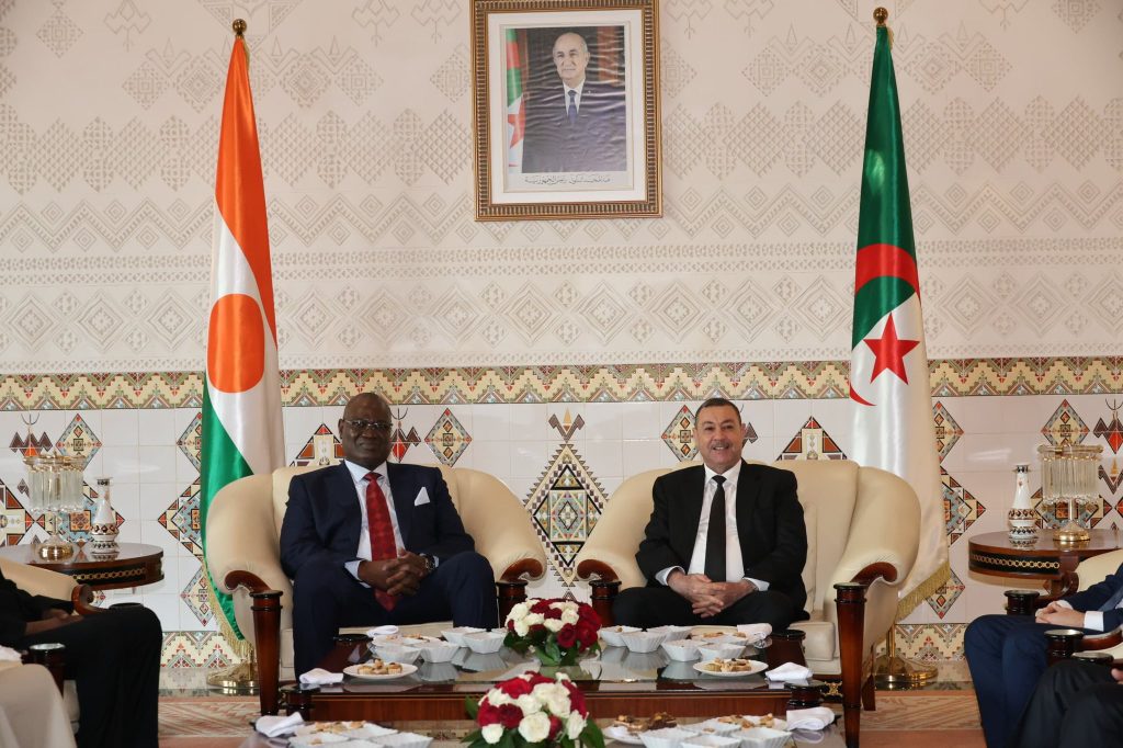 Le ministre algérien de l’Intérieur reçoit son homologue nigérien