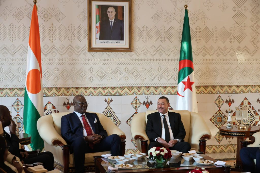 Le ministre algérien de l’Intérieur reçoit son homologue nigérien