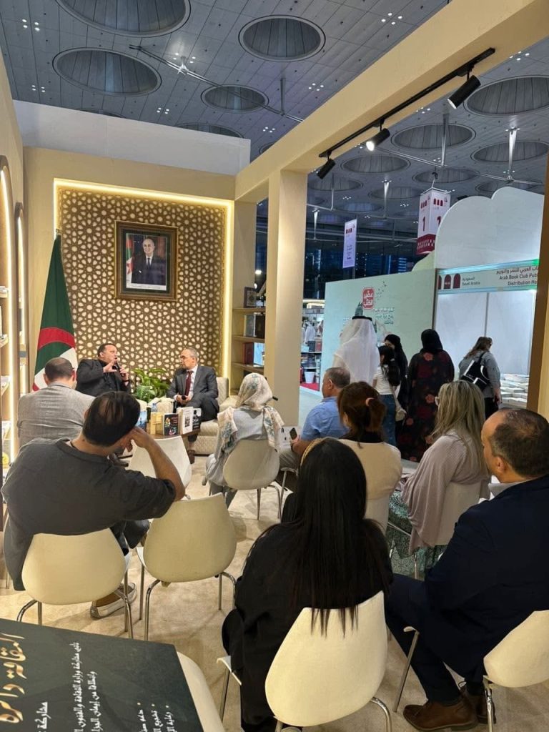 الجزائر تسجل حضورا متميزا بمعرض الدوحة الدولي للكتاب بقطر .