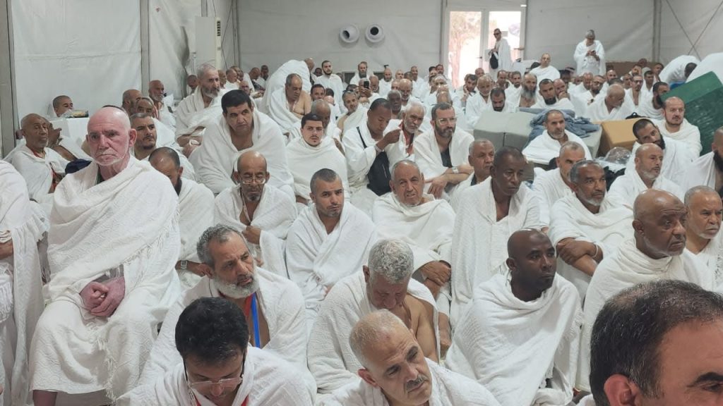 الحجاج الجزائريون في وقفة عرفة… نفحات إيمانية وخشوع مهيب في يوم الحج الأعظم