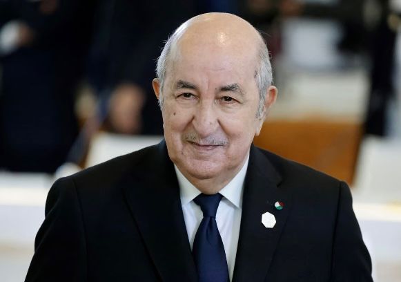 الرئيس تبون يهنئ أفراد الجيش والأسلاك النظامية وعمال الصحة بعيد الأضحى