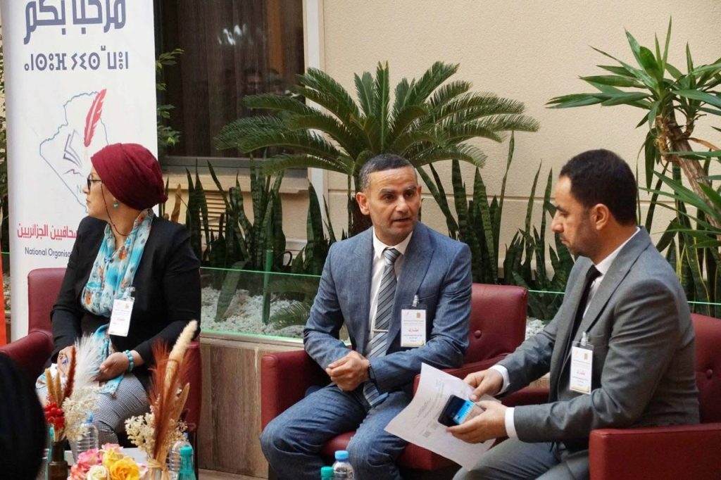 منظمة الصحافيين الجزائريين تدعو إلى مجابهة الأخبار الزائفة وفضح الأجندات التي تستهدف الجزائر!