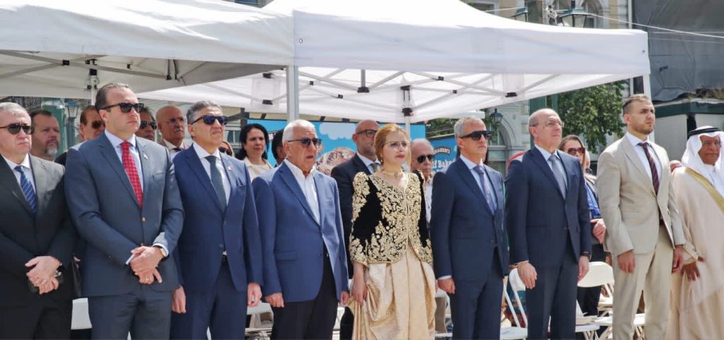 باللباس التقليدي.. سفيرة الجزائر لدى اليونان  تفتتح الأيام الثقافية الجزائرية