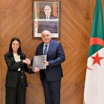 la nouvelle ambassadrice d’Italie Alessandra Schiavo remet ses lettres de créance à Ahmed Attaf
