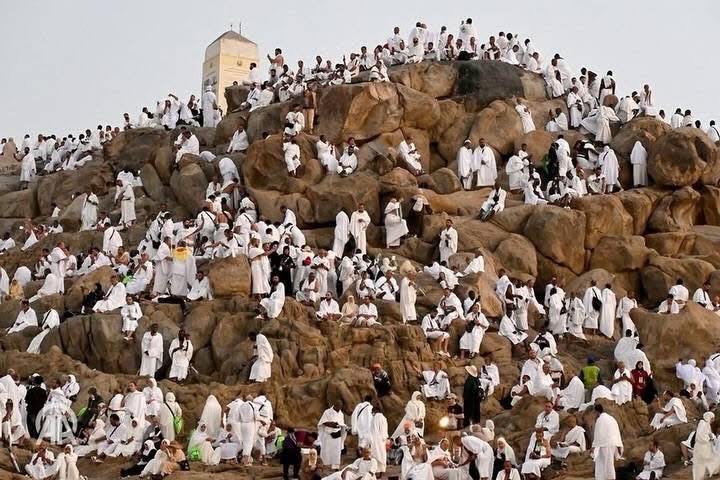 أزيد من 1.5 مليون حاج بجبل عرفة لأداء أحد الأركان الأساسية لمناسك الحج